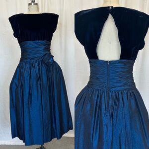 Special Times Patty ONeil Womens 10 Dress Midnight Blue Velvet Prom Vintage